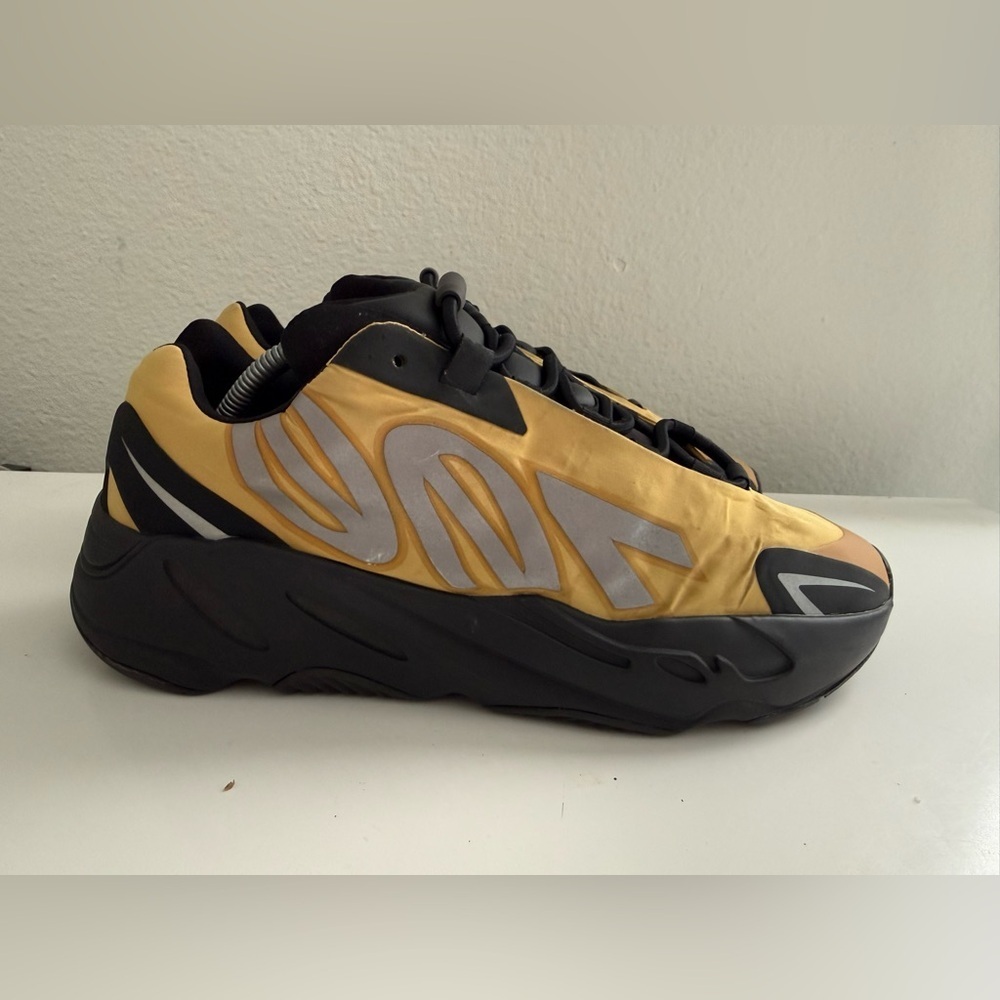 Adidas Yeezy Boost 700 MNVN
Yeezy Wave Runner Sneakers in Gold and Black - Picture 2 of 10